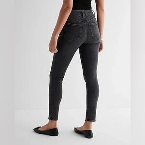 Express Mid Rise Skinny Jeans. Size Medium 6/8